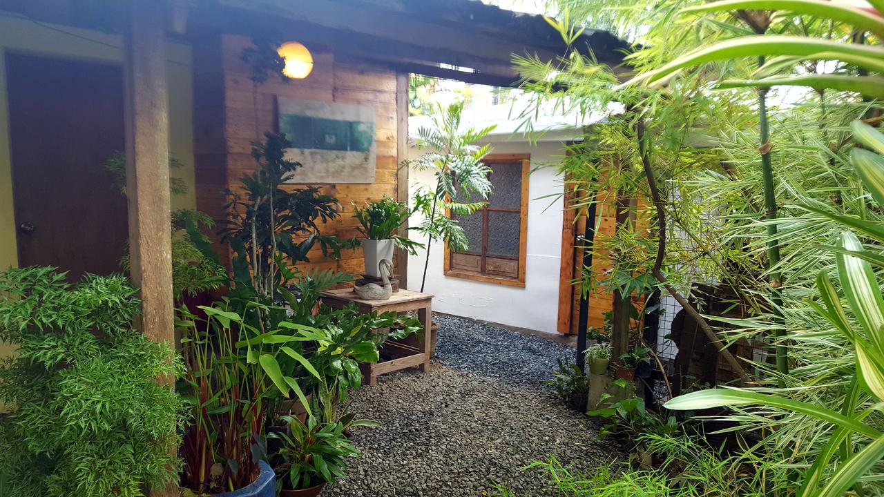 Marius B&B & Hostel Silang Exteriör bild